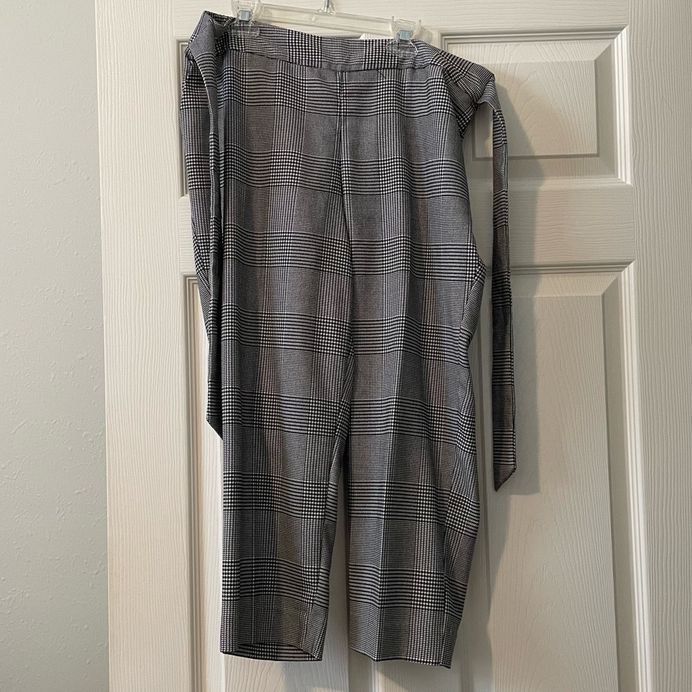 JCPenny - Worthington Women’s Trousers w Tie - Black and White - Like New